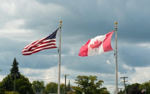 Canadians travelling to the United States will now be photographed when entering and leaving the country under new U.S. border security rules that came into effect on Friday, December 26.